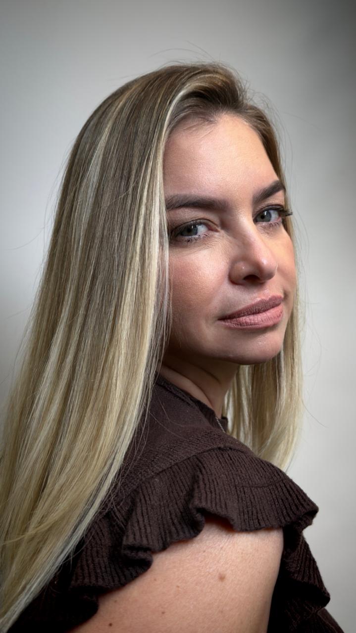 Balayage em Santa Efigênia: Técnica Francesa no Studio Carol Prates Balayage em Santa Efigênia: Técnica Francesa no Studio Carol Prates